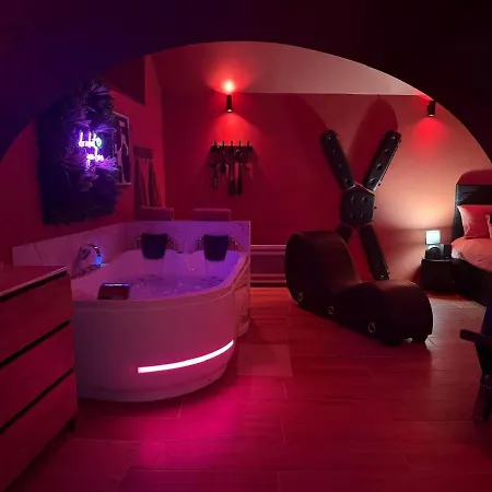 Dalikyda - L'interdit - Balneo & Cinema Appartement